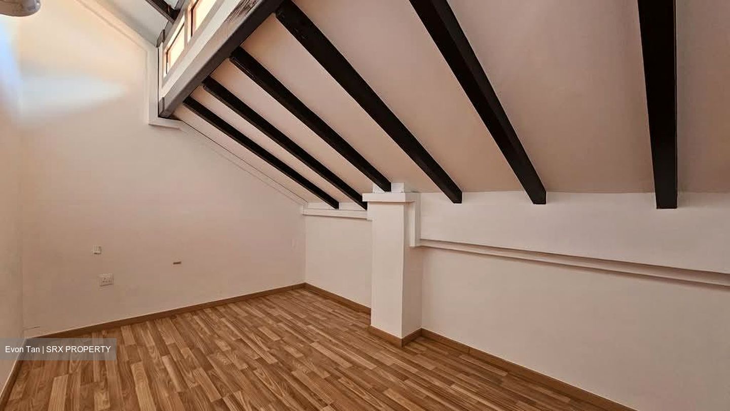 The Red House (D15), Apartment #556898721